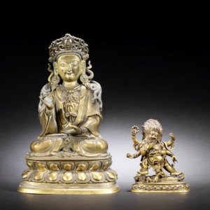Figura de bronce dorado de Guanyin y una pequeña figura de Mahakala